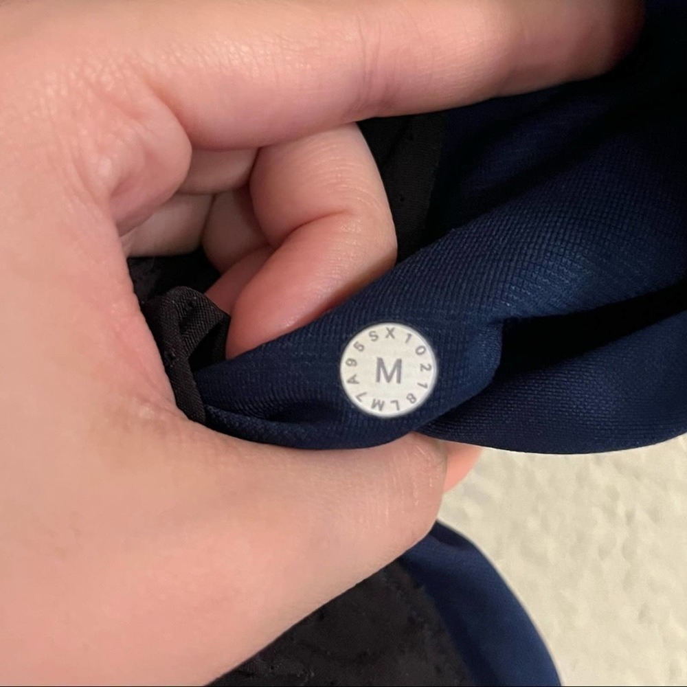 Lululemon Elevated Short *9" Inseam Onyx Blue / Black Size Medium - Picture 4 of 4